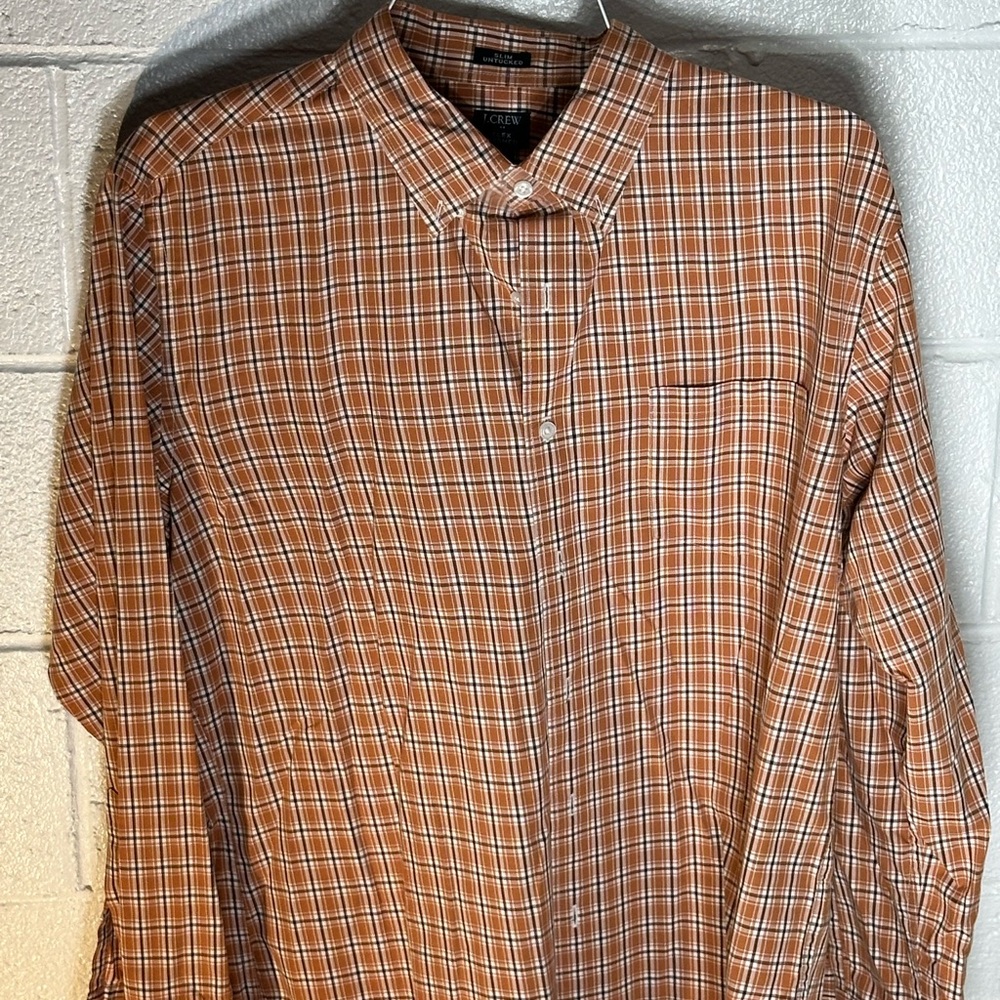 j.Crew slim fit extra large, untucked, awesome shirt, sharp and clean.